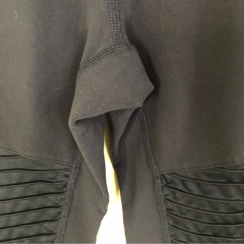 Alo YOGA High-Waist Moto Sport Leggings with Mesh Panels